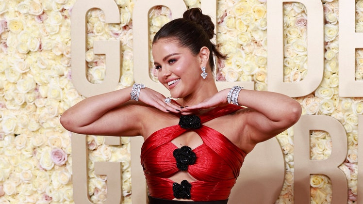 Did Selena Gomez Just Bring Back Black Nail Polish at the Golden Globes?